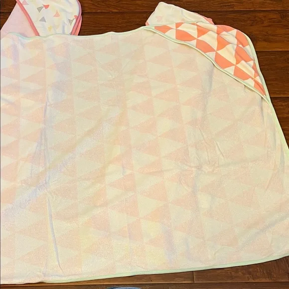 ⭐️⭐️PICK 5 / $20 Cloud Island Set of Four Pink and White Baby Hooded Towels - Picture 7 of 7